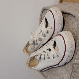 Convers White Chuck Taylor Classic All Star Low Tops